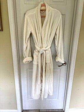 Soma Long Sleeve White Belted Women's Robe Small Soft Warm Bath Comfort Spa